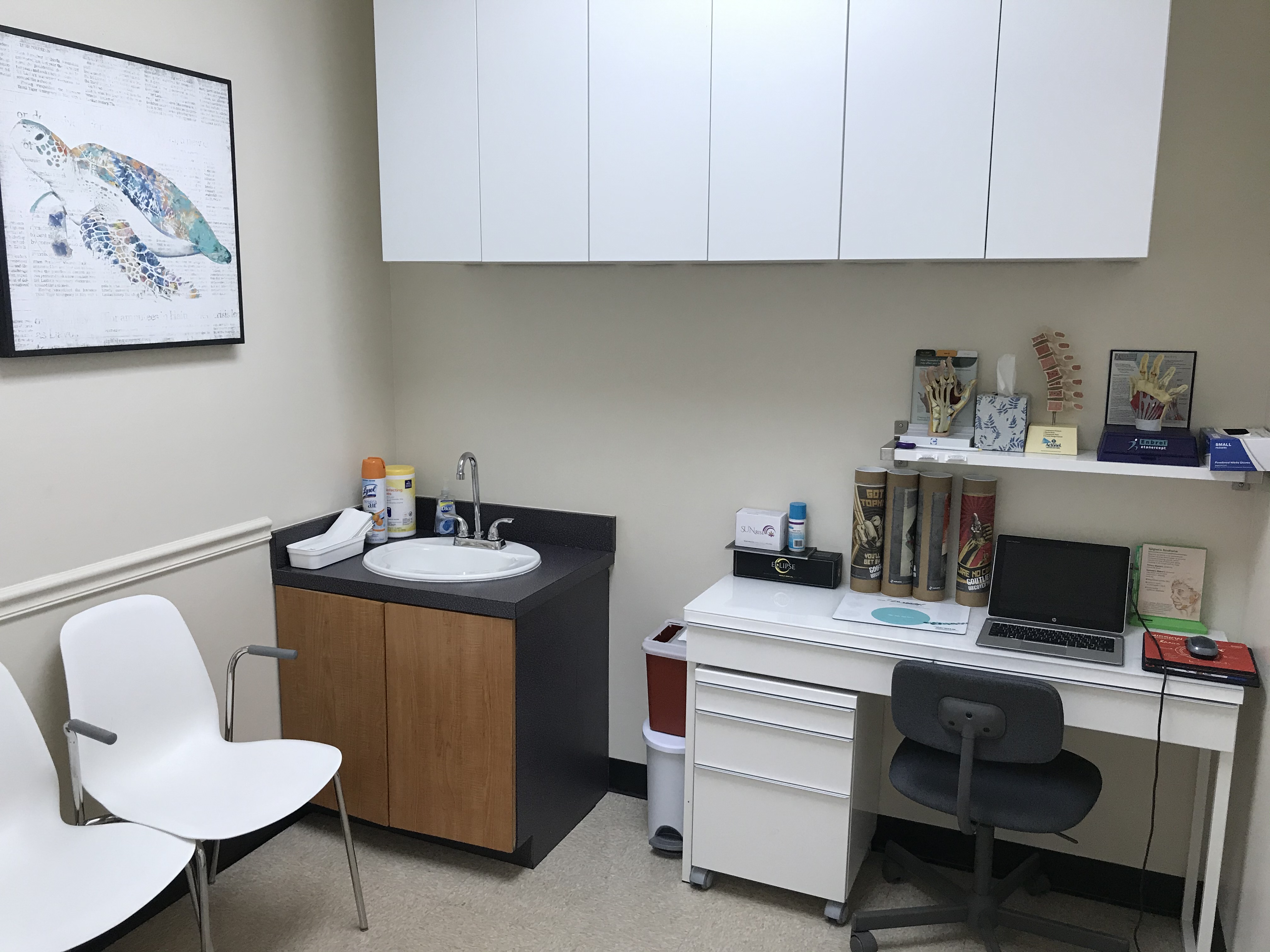 images/waitingroom.jpeg